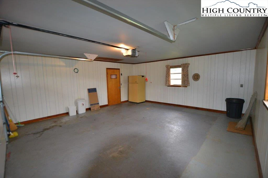 Image number 15 for the current listing
