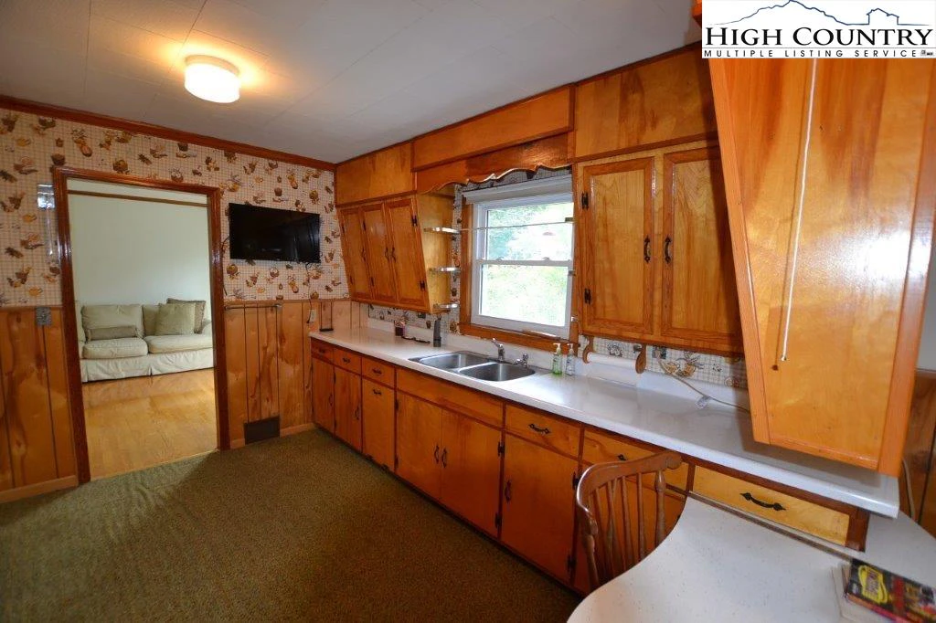 Image number 2 for the current listing