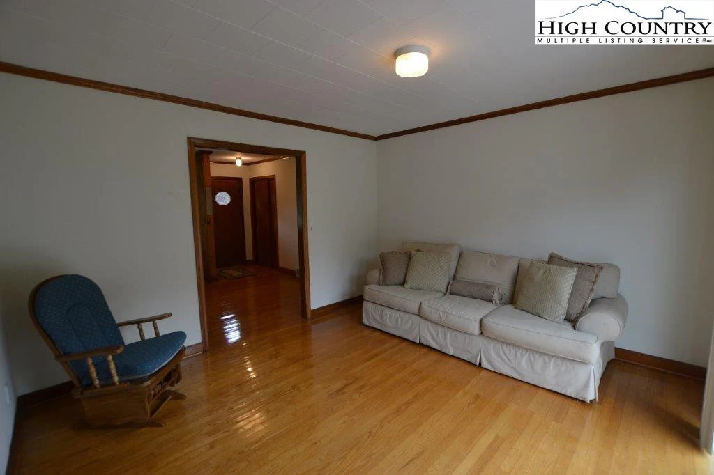 Image number 12 for the current listing