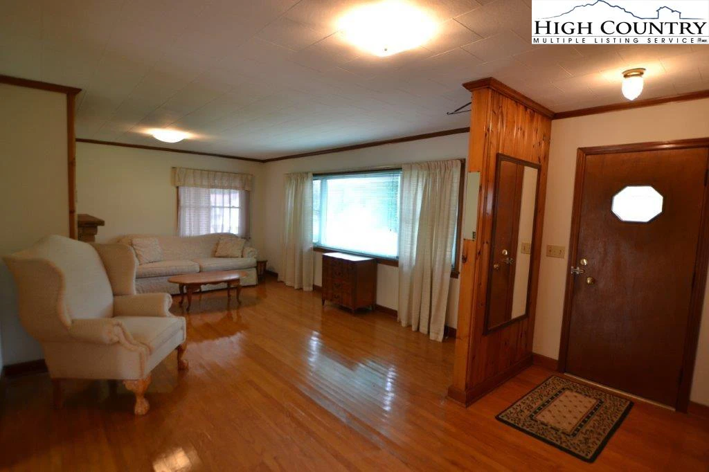 Image number 11 for the current listing
