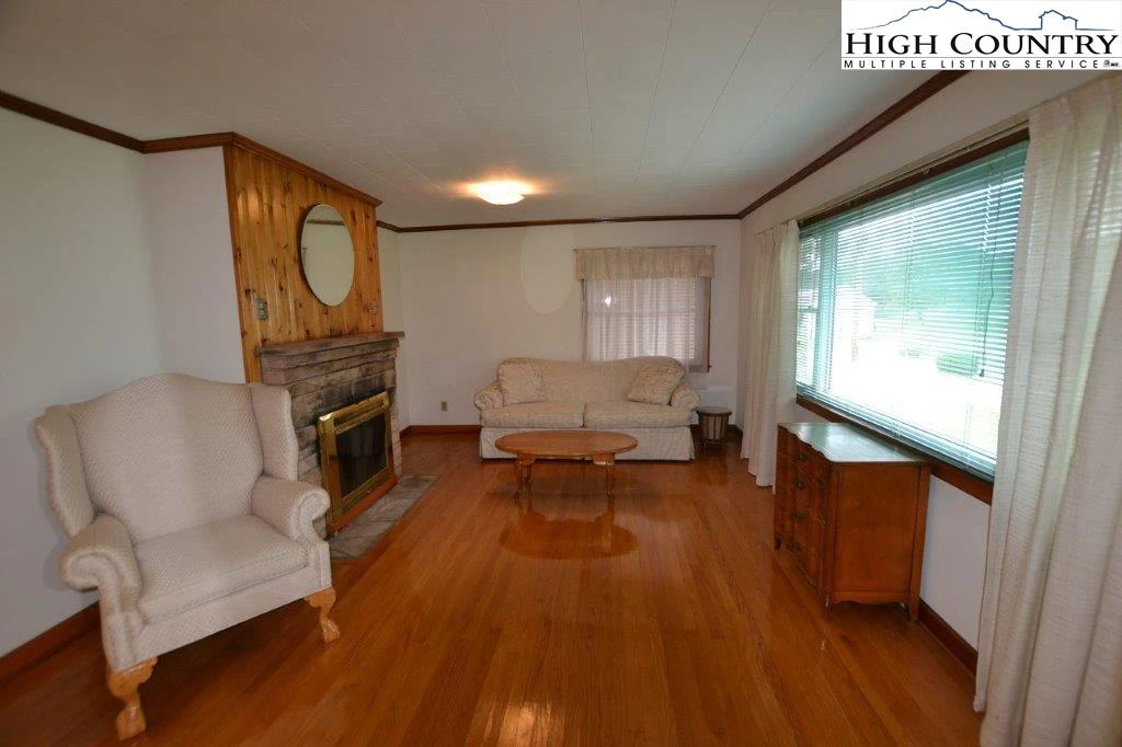 Image number 10 for the current listing