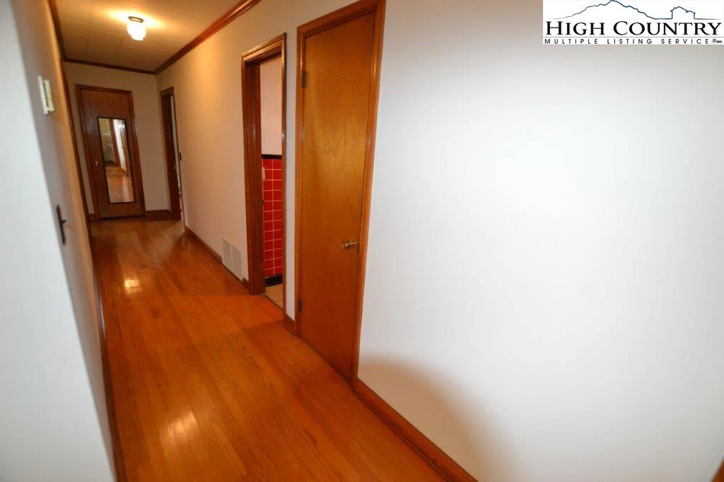 Image number 8 for the current listing