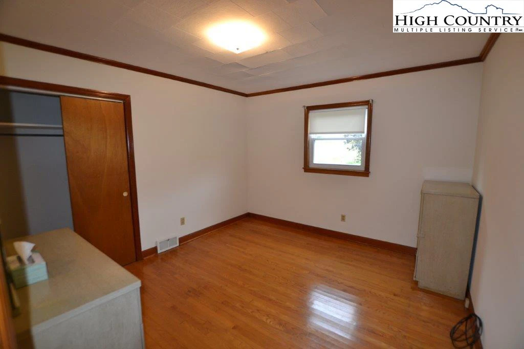 Image number 7 for the current listing