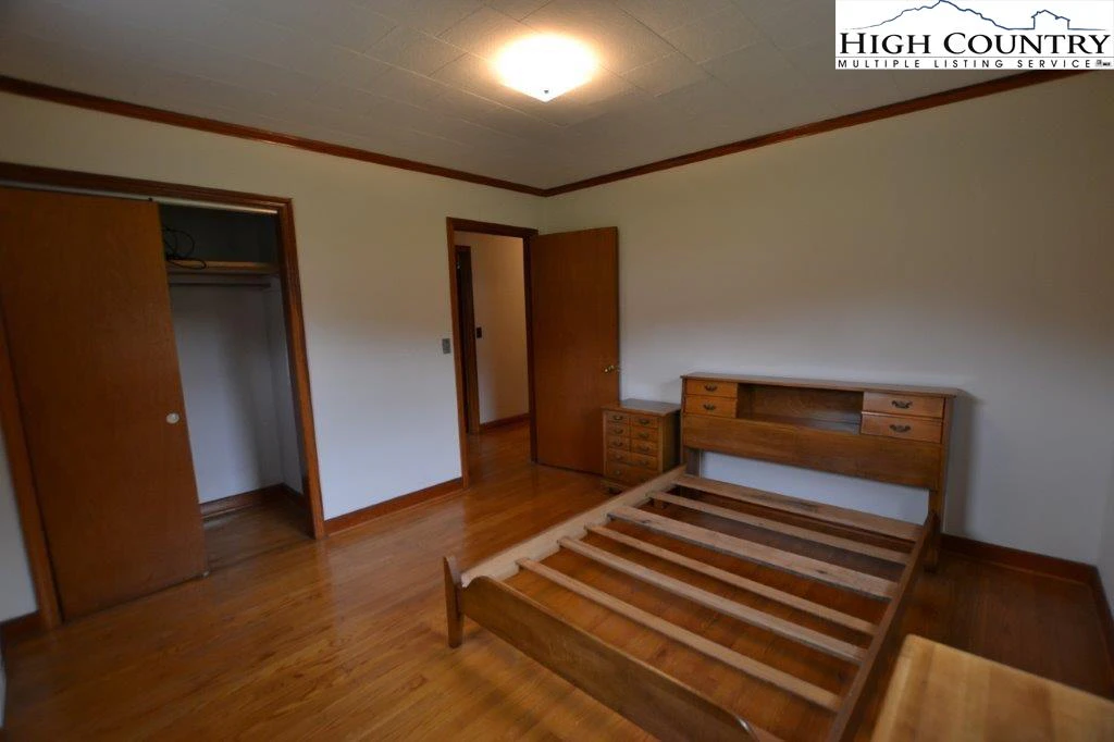 Image number 6 for the current listing