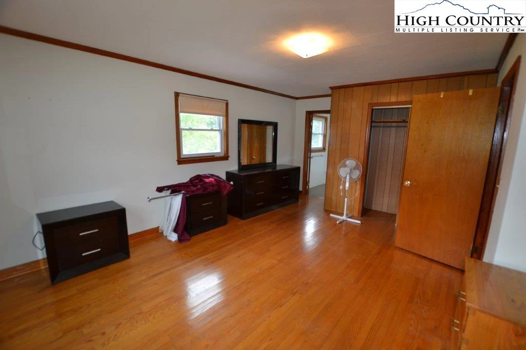 Image number 5 for the current listing