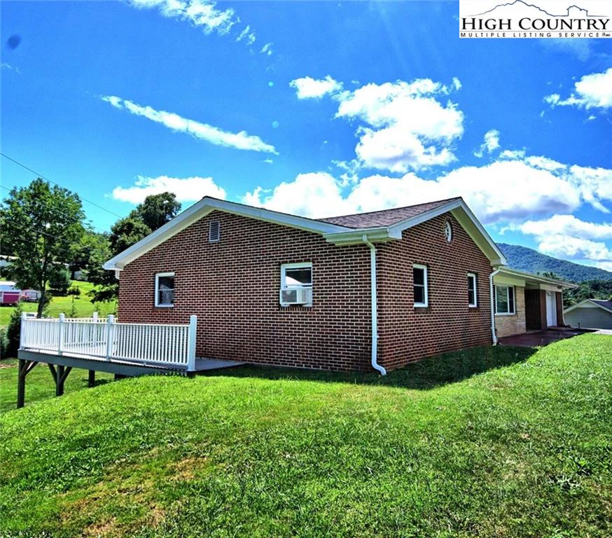 Image number 22 for the current listing