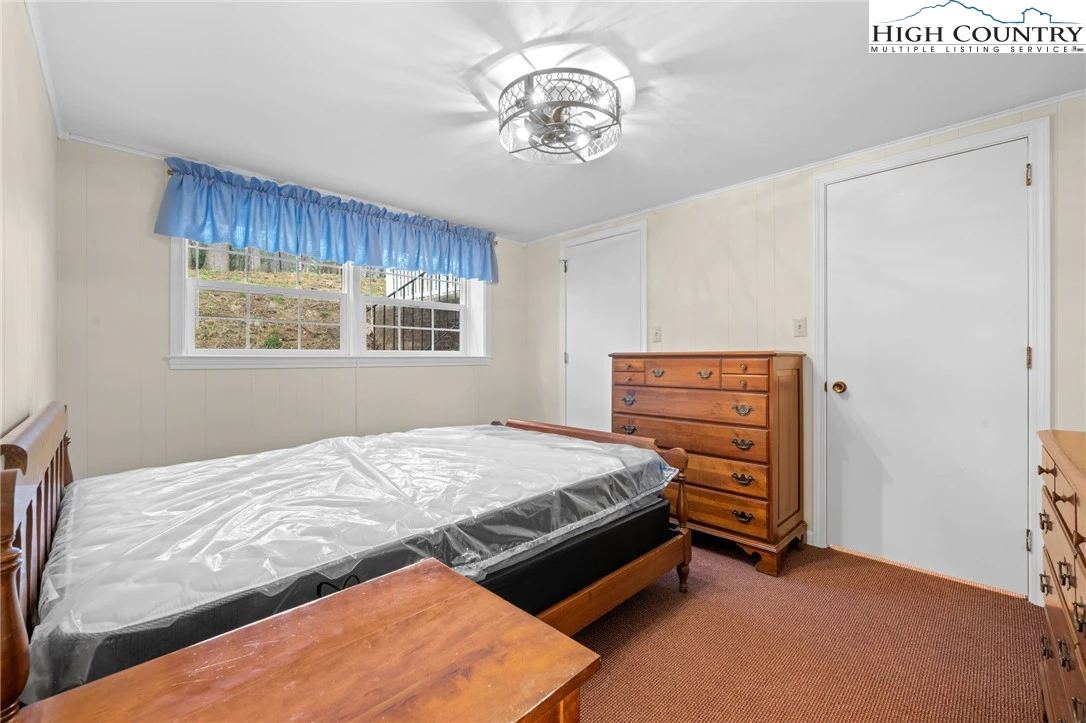 Image number 16 for the current listing