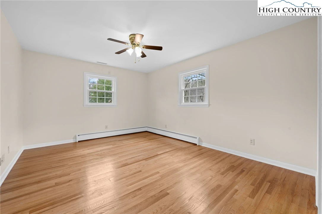 Image number 14 for the current listing