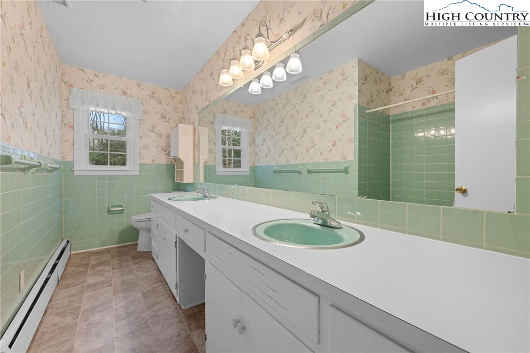 Image number 3 for the current listing