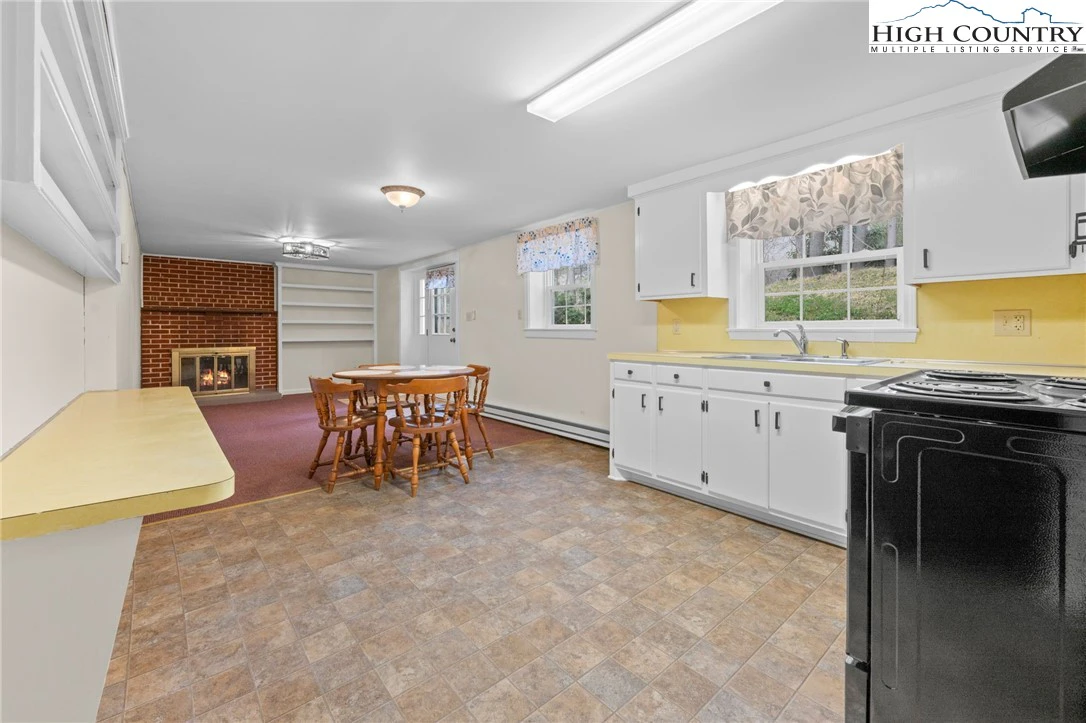 Image number 12 for the current listing