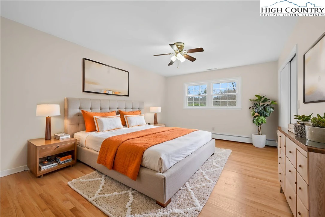 Image number 5 for the current listing