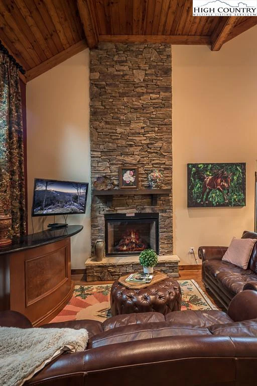 Image number 23 for the current listing