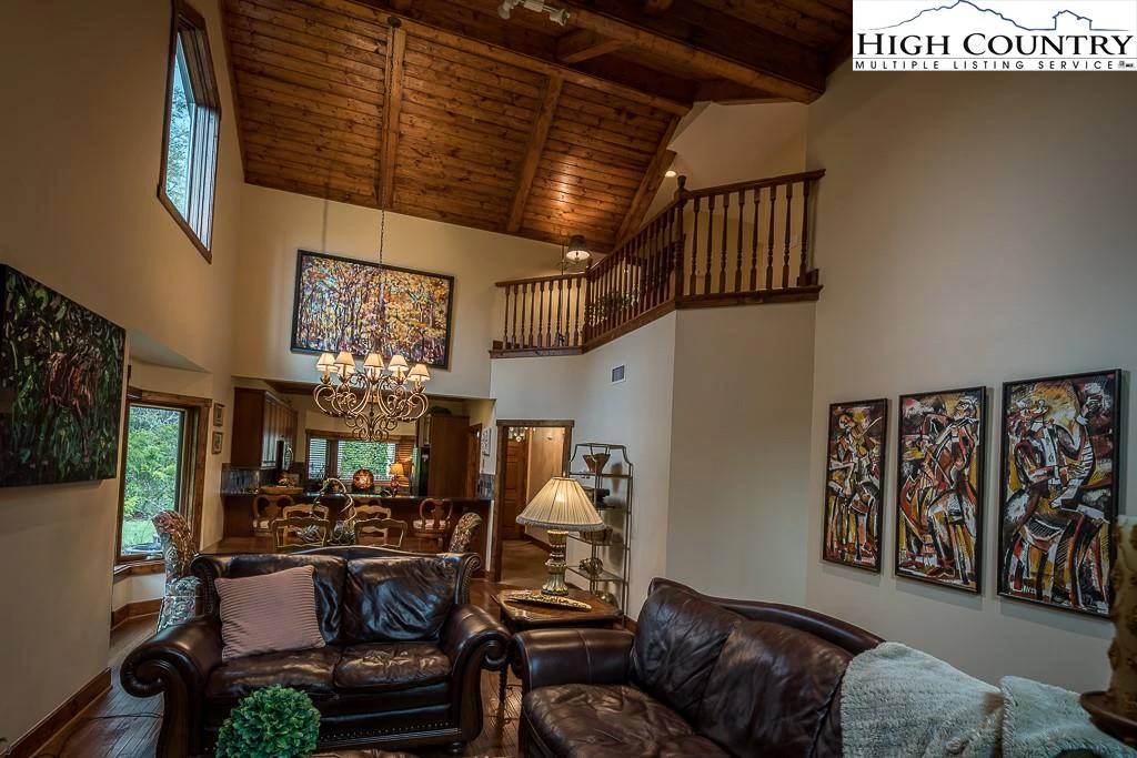 Image number 21 for the current listing
