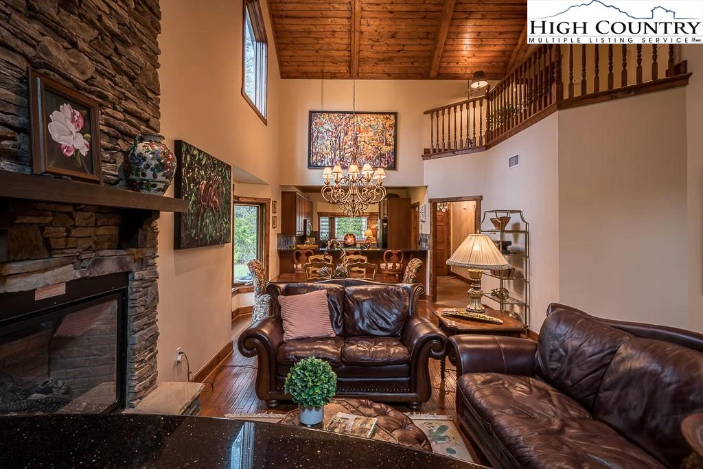 Image number 20 for the current listing