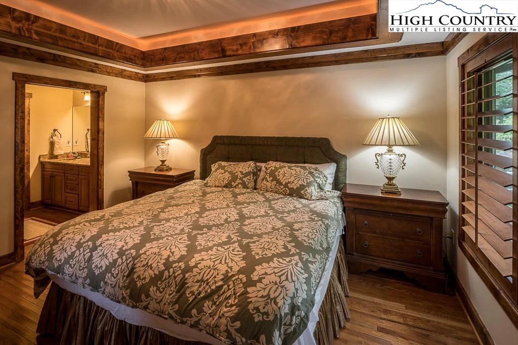 Image number 7 for the current listing
