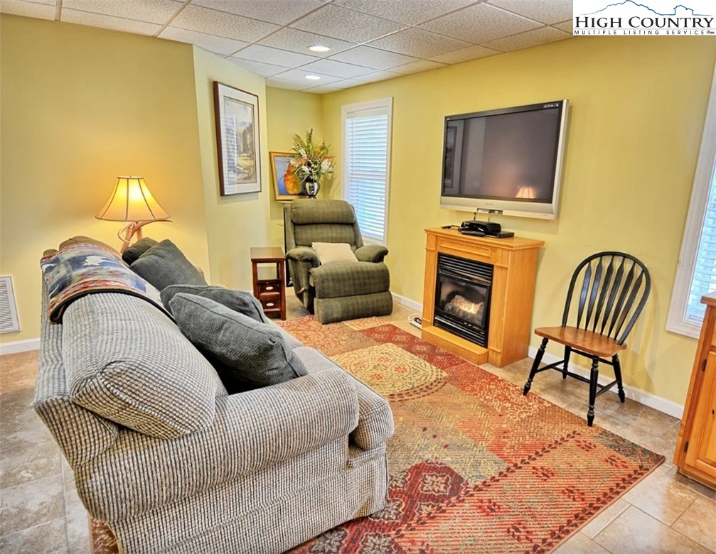 Image number 4 for the current listing