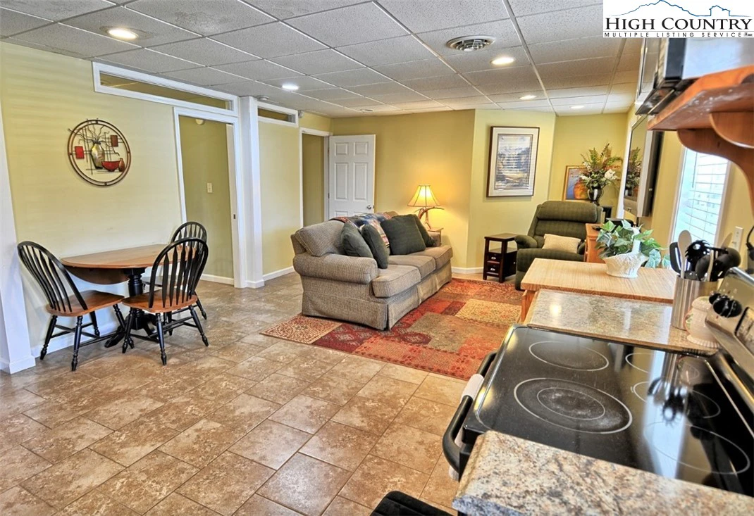 Image number 5 for the current listing