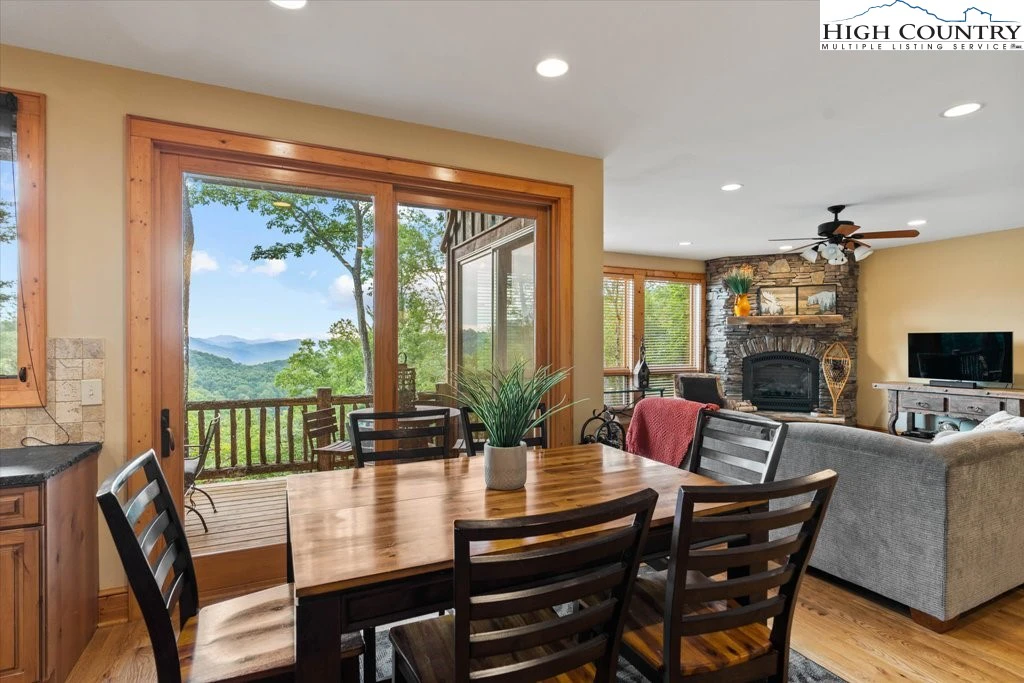 Image number 12 for the current listing