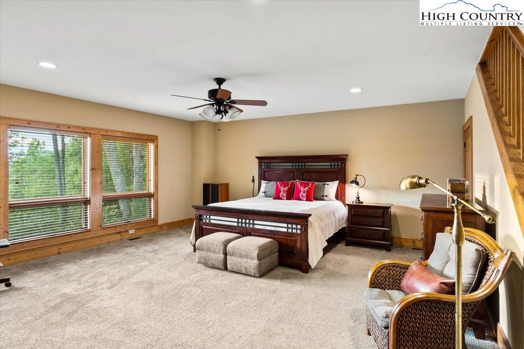 Image number 2 for the current listing