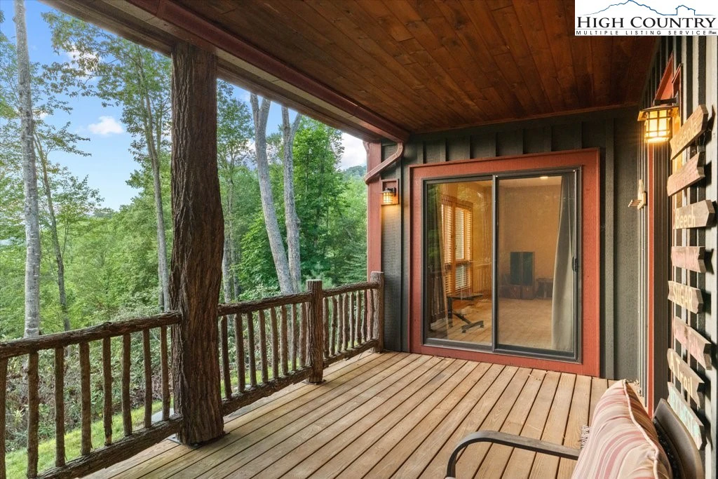 Image number 11 for the current listing