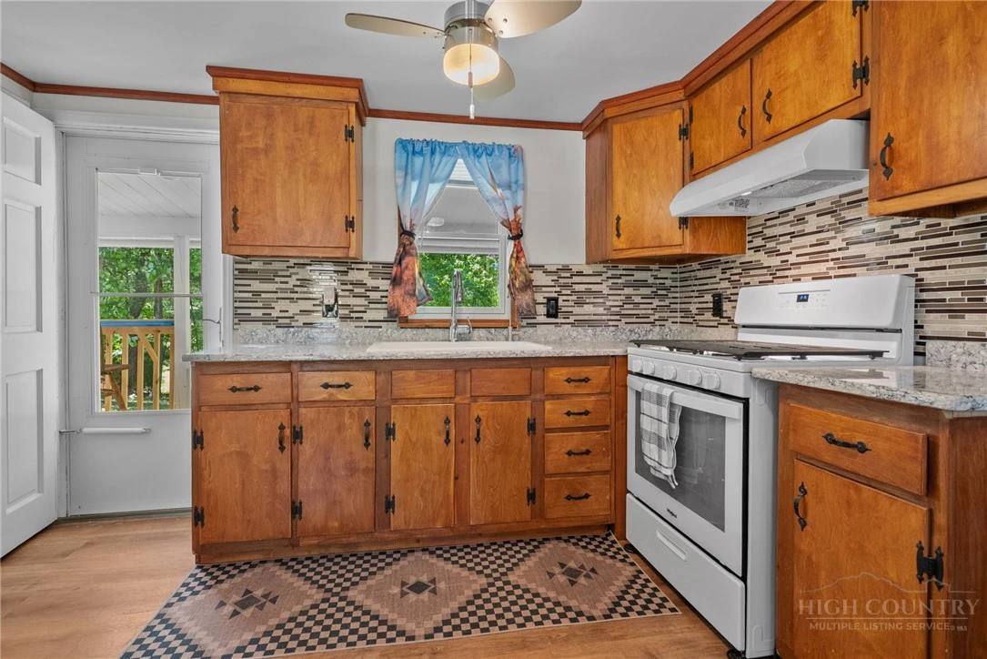 Image number 5 for the current listing