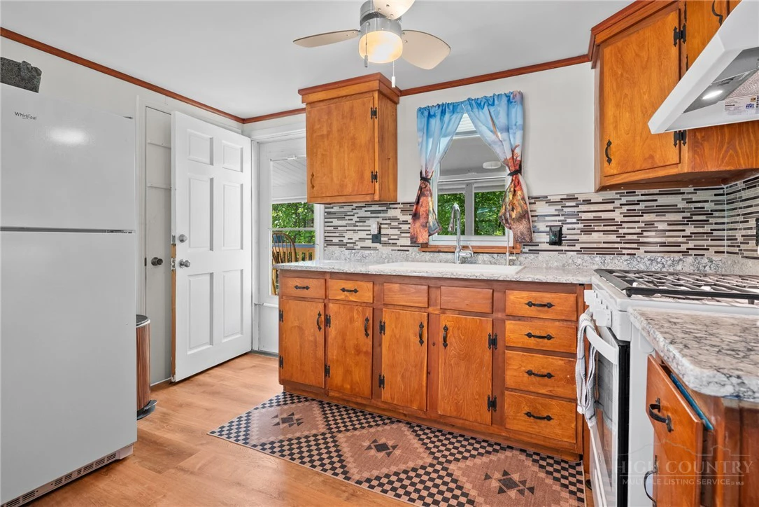 Image number 6 for the current listing