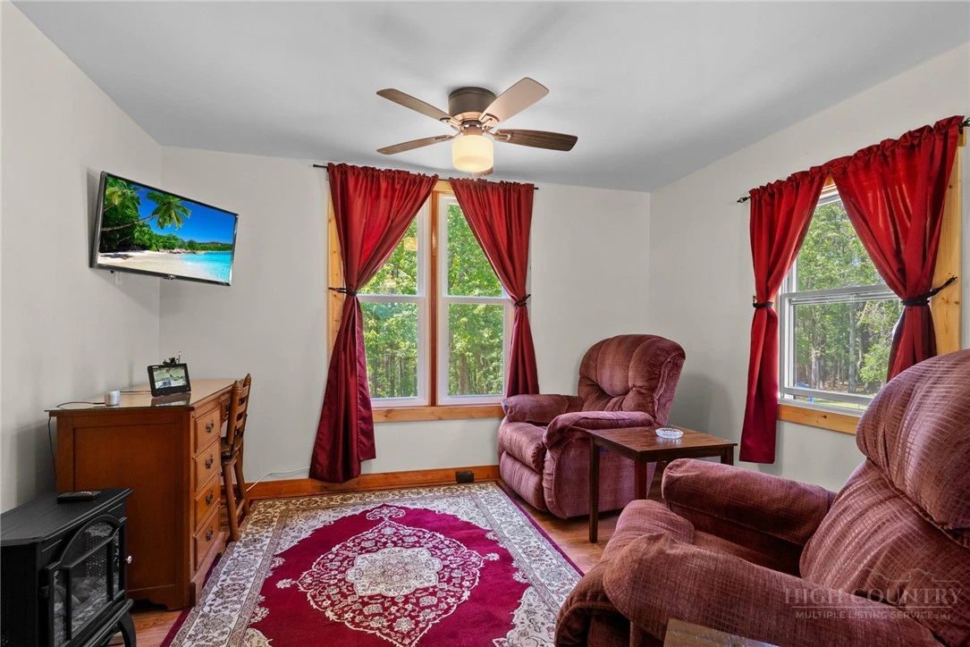 Image number 8 for the current listing