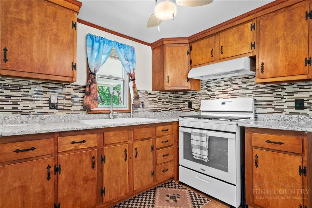 Image number 9 for the current listing
