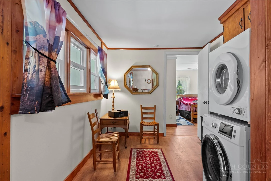 Image number 11 for the current listing
