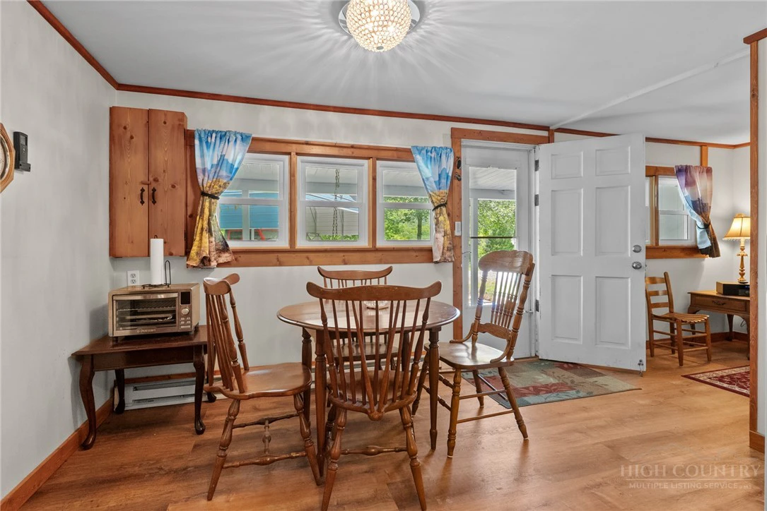 Image number 14 for the current listing