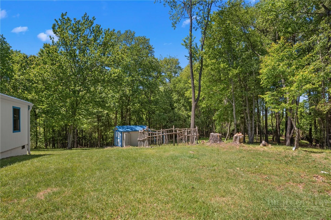 Image number 15 for the current listing