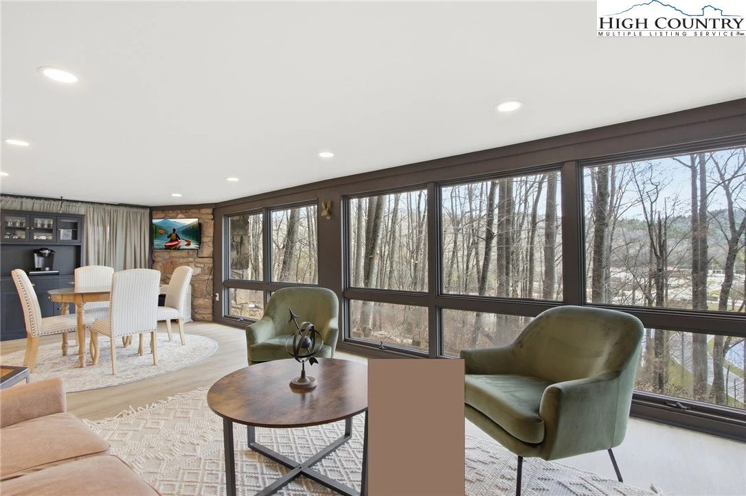 Image number 5 for the current listing