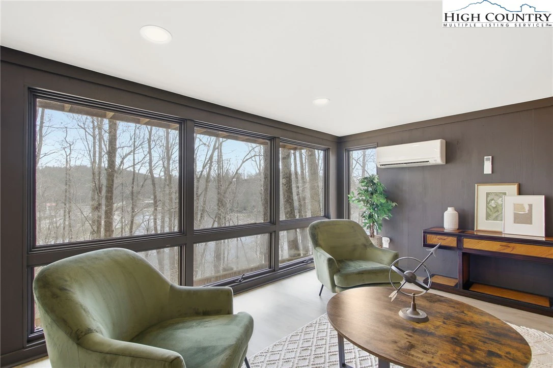 Image number 7 for the current listing