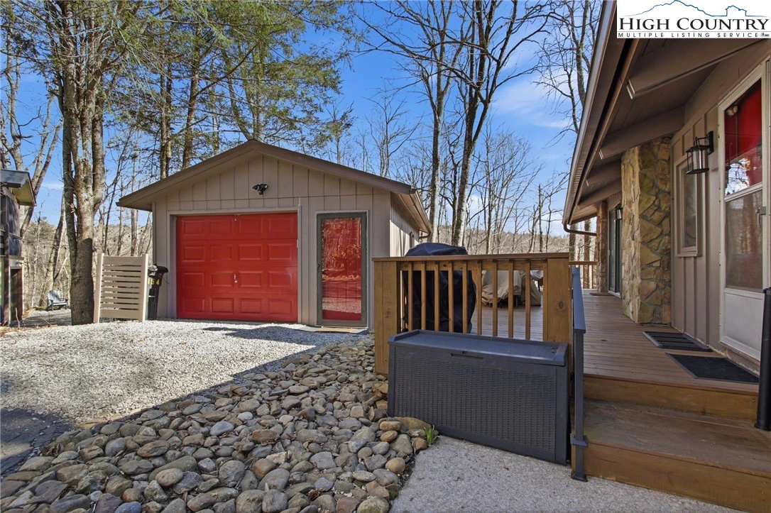 Image number 17 for the current listing