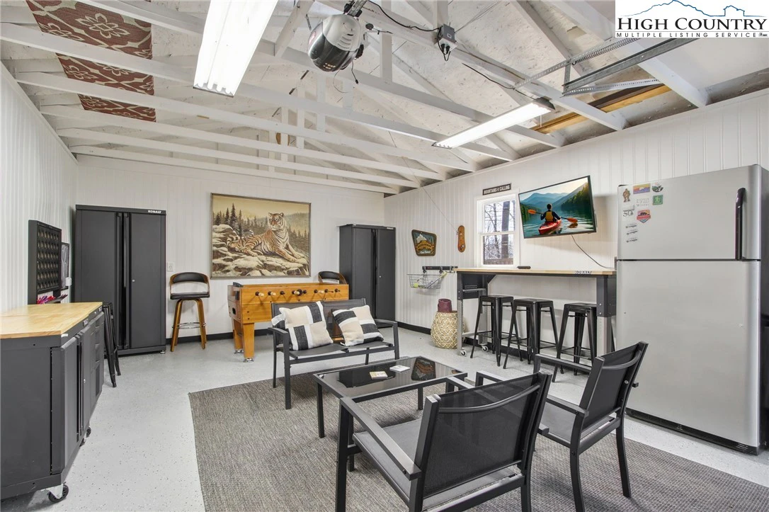 Image number 19 for the current listing