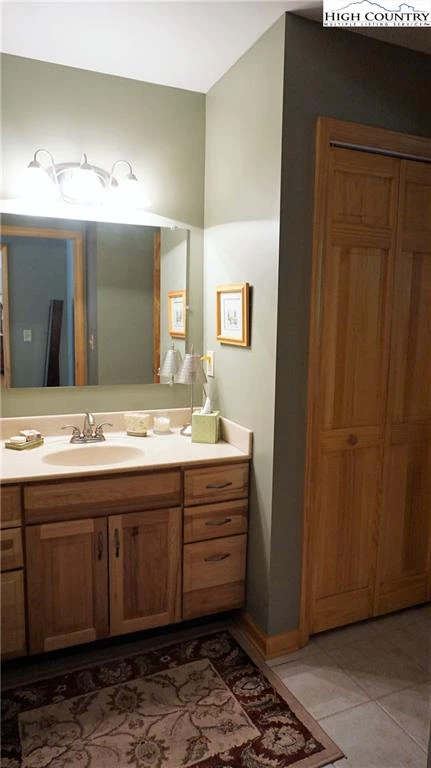 Image number 2 for the current listing