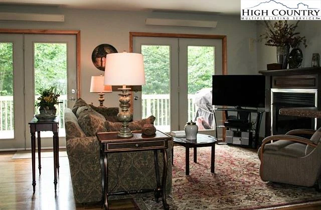 Image number 21 for the current listing