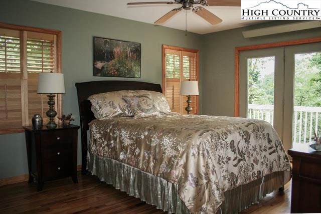 Image number 19 for the current listing