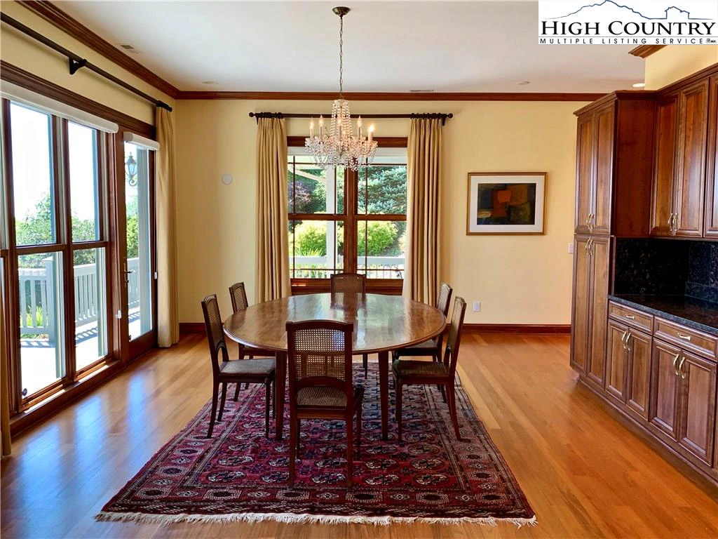 Image number 3 for the current listing