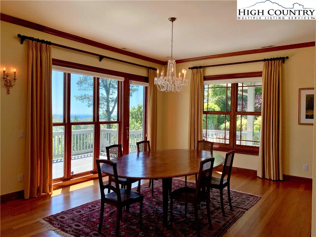 Image number 4 for the current listing
