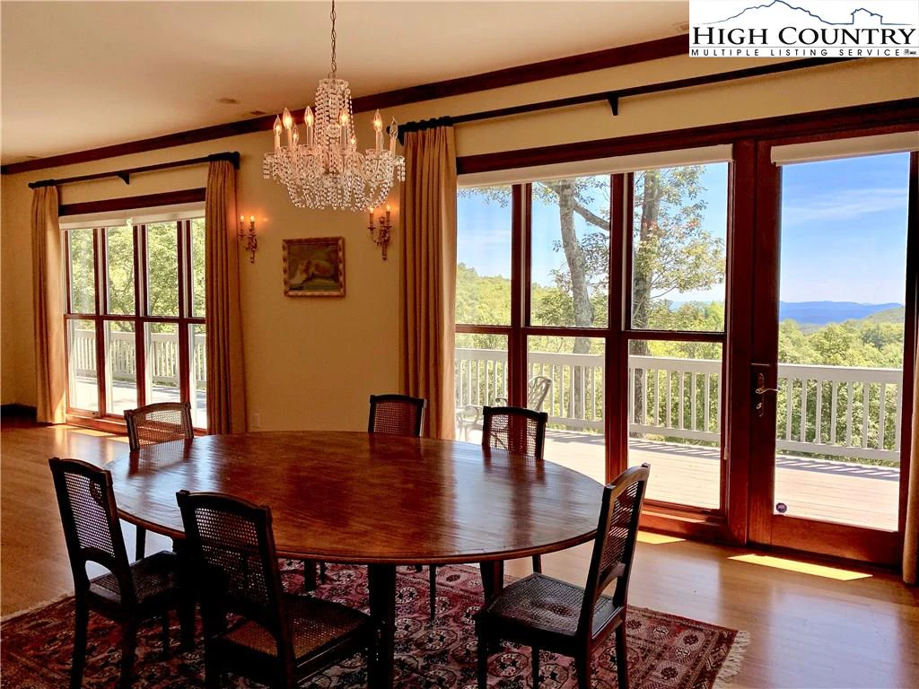 Image number 5 for the current listing