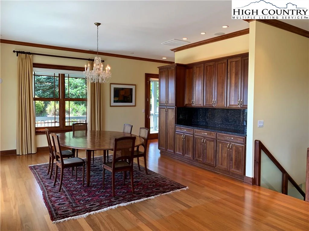 Image number 6 for the current listing