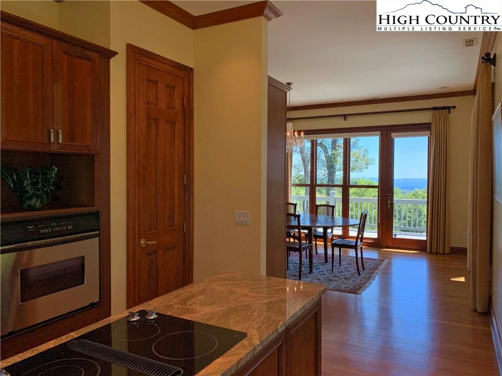 Image number 10 for the current listing