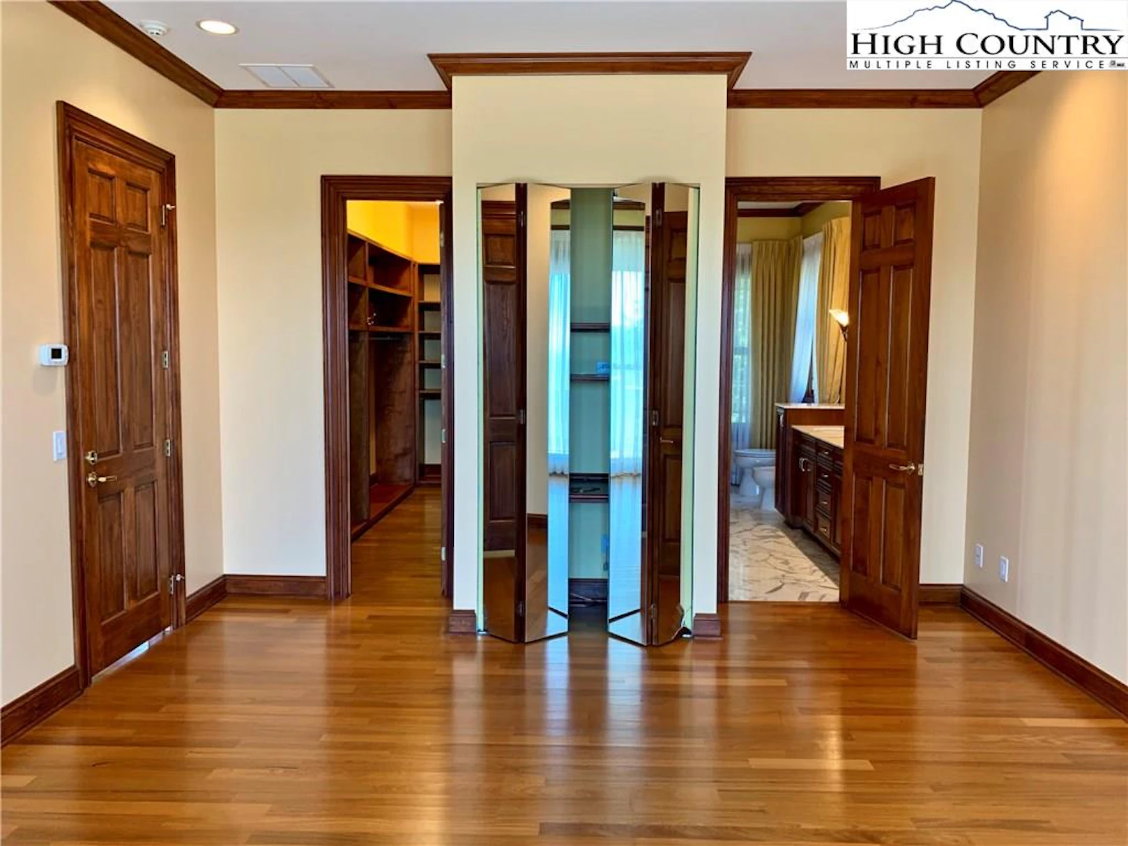 Image number 12 for the current listing
