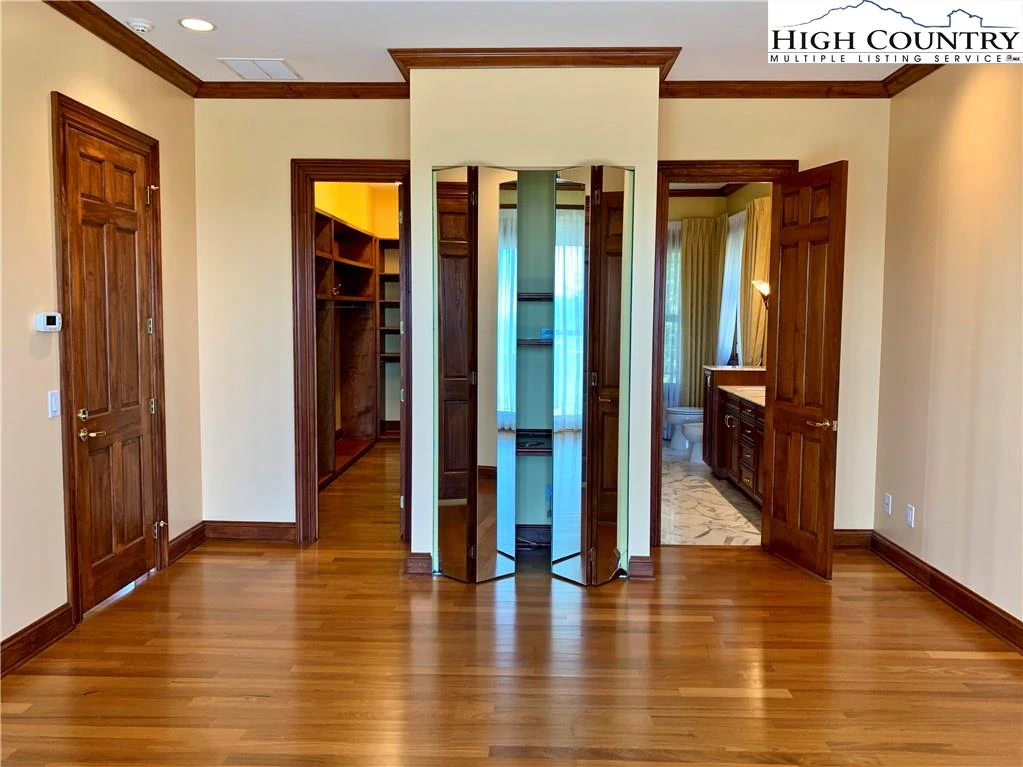 Image number 12 for the current listing