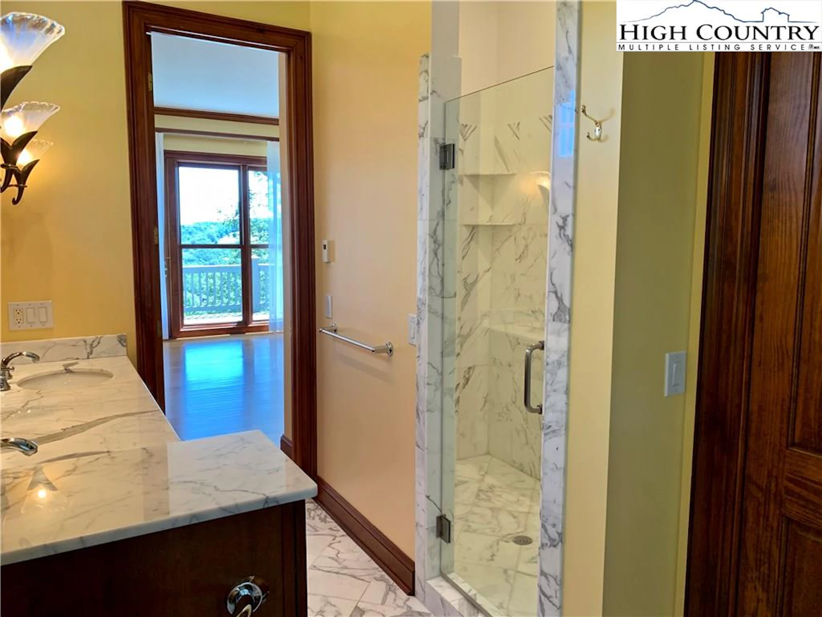 Image number 2 for the current listing