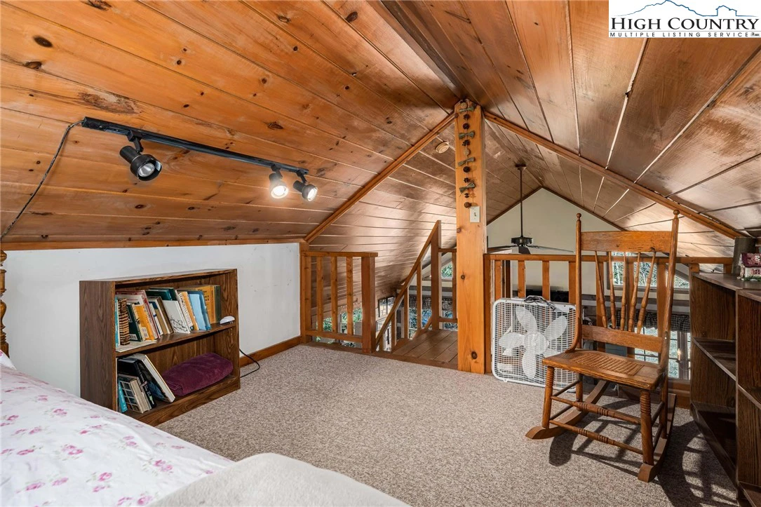 Image number 5 for the current listing