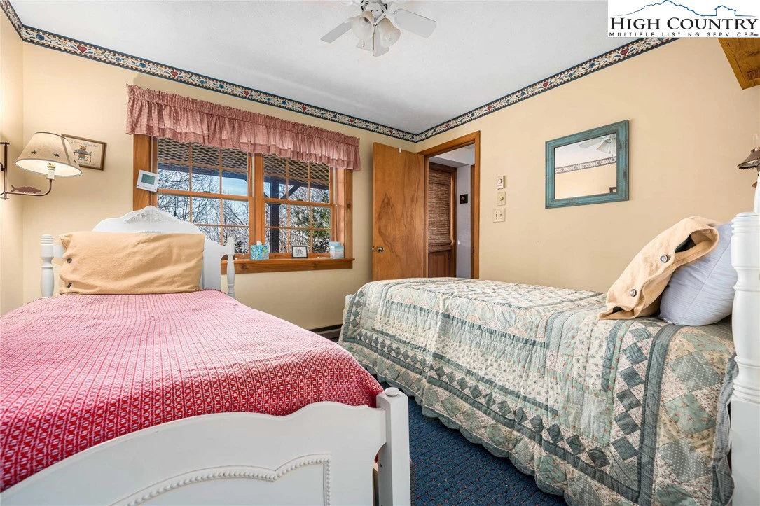 Image number 7 for the current listing
