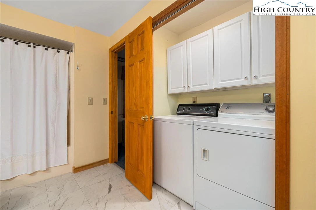 Image number 9 for the current listing