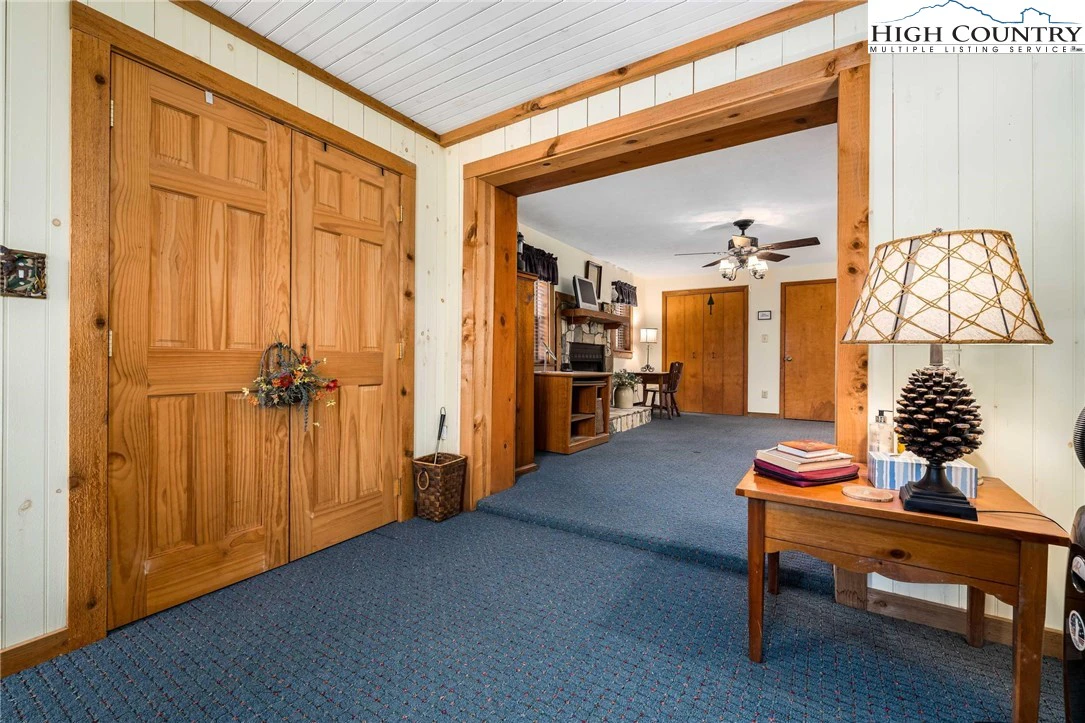 Image number 13 for the current listing